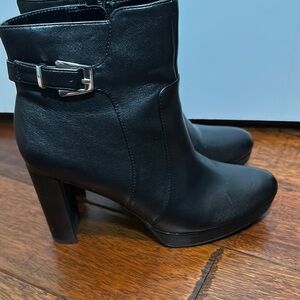 Elegant platform Black Ankle Boots